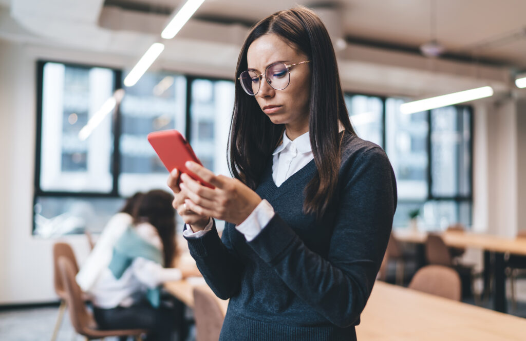 Sessiz Bildirimler, Gürültülü Zihinler: Uyarıların Etkisi