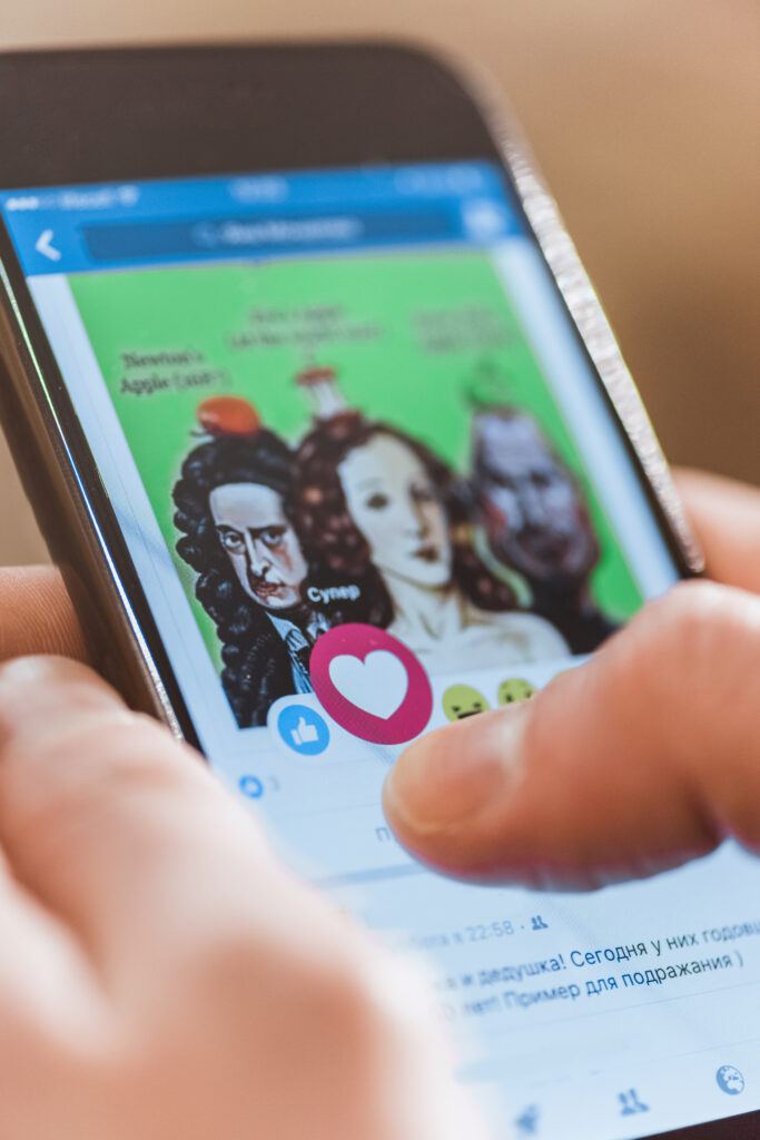 Haber Akışında Kaybolmak: Sonsuz Kaydırma Neden Zihni Yorar?